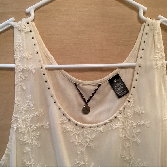 BKE Boutique sleeveless top - Picture 3 of 6